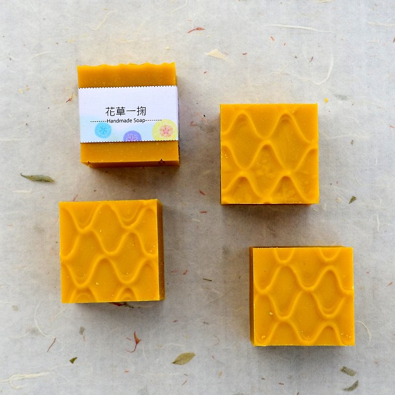 [Flowers and plants] pineapple enzyme soap fresh money - Soap - Other Materials Yellow