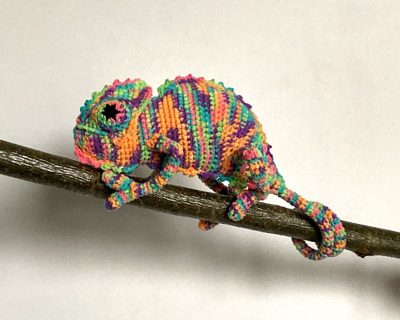 Crochet rainbow chameleon, Plush reptile, Crochet lizard decor - ของเล่นเด็ก - ผ้าฝ้าย/ผ้าลินิน หลากหลายสี