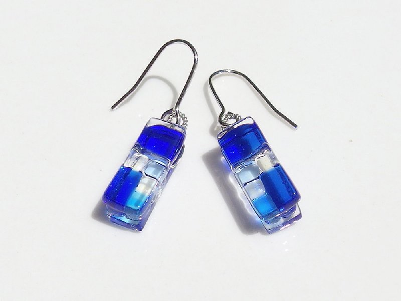 Aurora Glass (Aurora [Cobalt]) Earrings / Clip-On [Choice of metal fittings] [Made to order]