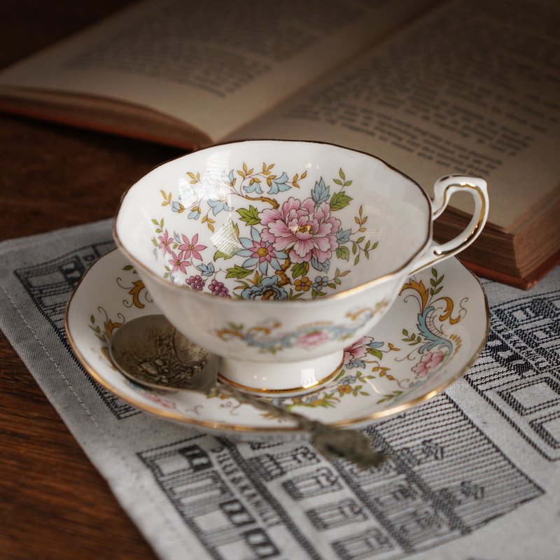 English bone china tea cup set from the 'Mandarin' series made by Royal Standard - Teapots & Teacups - Porcelain Multicolor