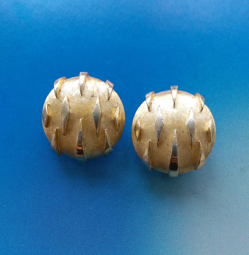 Vintage Jewelry 西洋古董飾品 TRIFARI 金色調 普普 夾式耳環 - Earrings & Clip-ons - Other Metals Gold