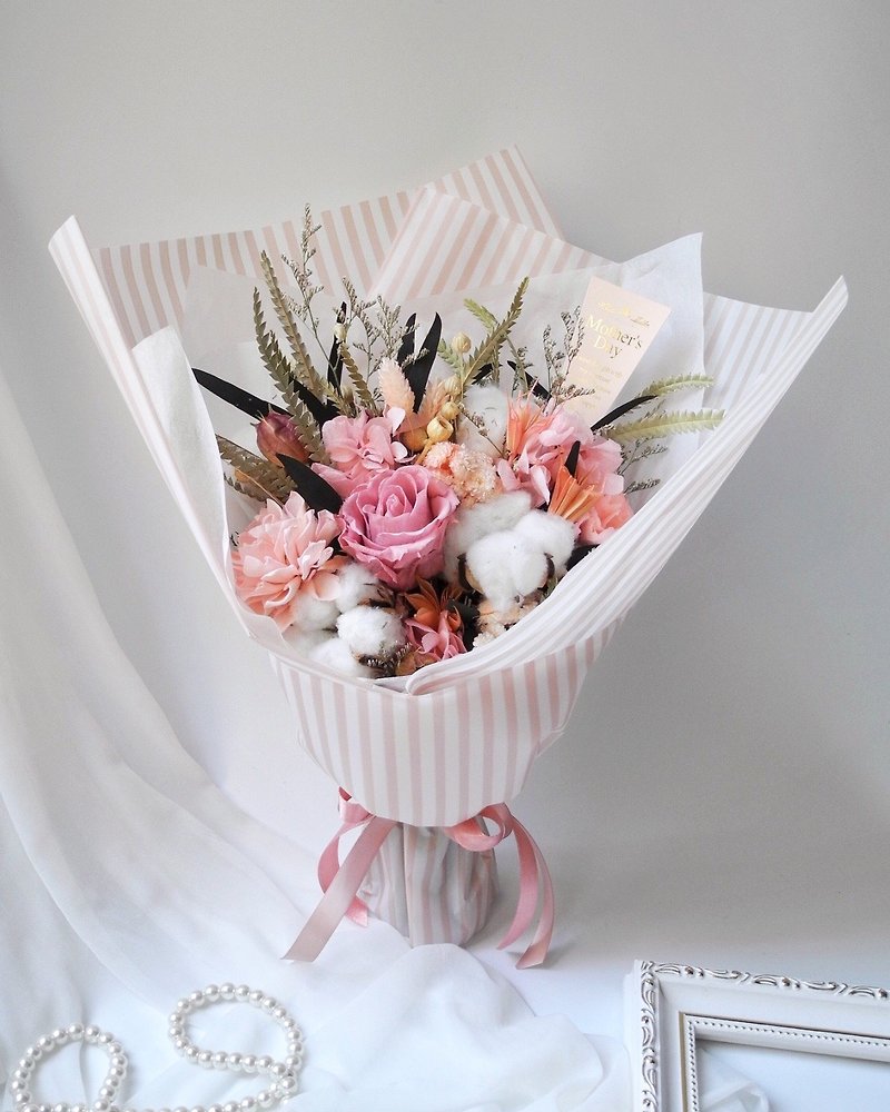 Pamper Mommy Pink Dry & Not Flowering Mother's Day Bouquet - ตกแต่งต้นไม้ - พืช/ดอกไม้ สึชมพู