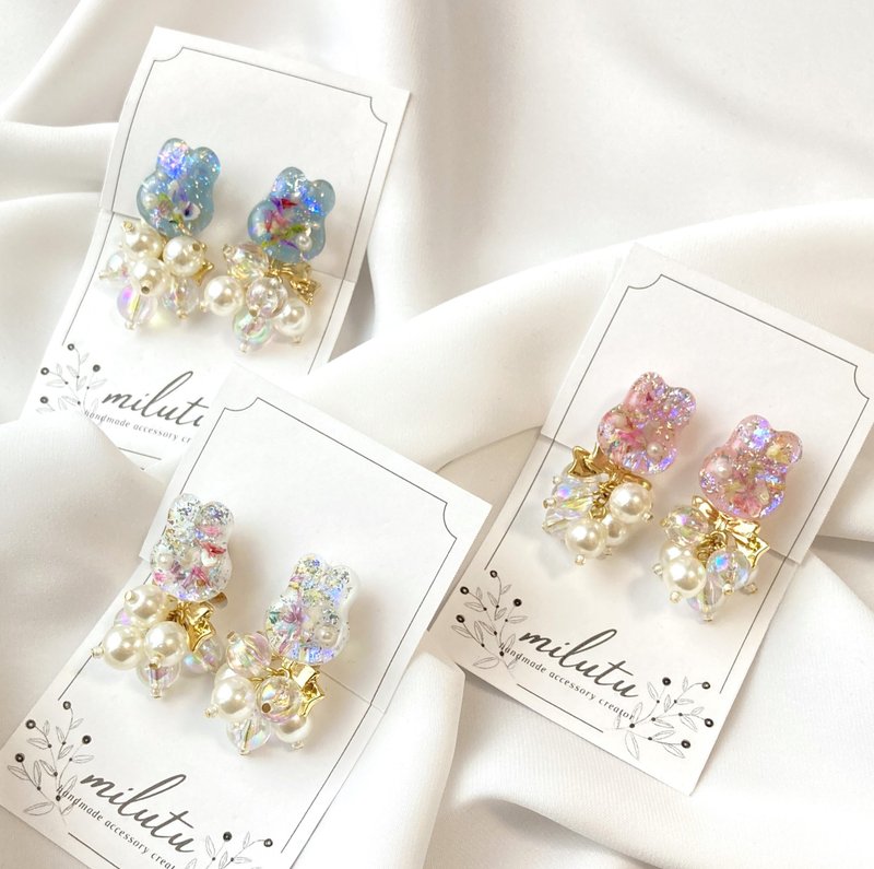 Sparkling rabbit earrings resin dangling ribbon aurora dried flowers glitte - ต่างหู - เรซิน สึชมพู