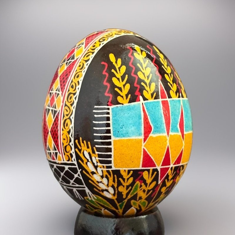 Ukrainian Easter Egg Real Chicken Pysanka Hand Painted Eggshell Hutsul Pysanky - 擺飾/家飾品 - 其他材質 黑色