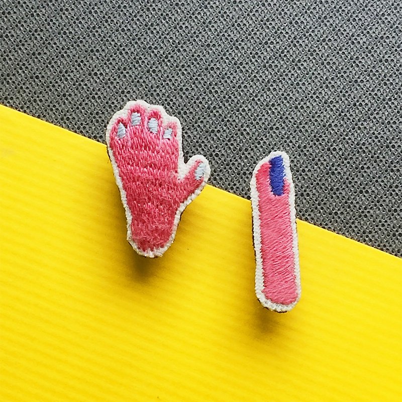 Halloween limited mini hand-embroidered brooch/pin weird hand/ weird finger - Brooches - Thread Multicolor