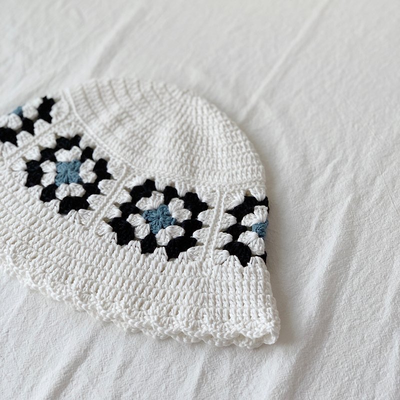 Retro Tile Hand Knitted Hat - หมวก - ผ้าฝ้าย/ผ้าลินิน ขาว