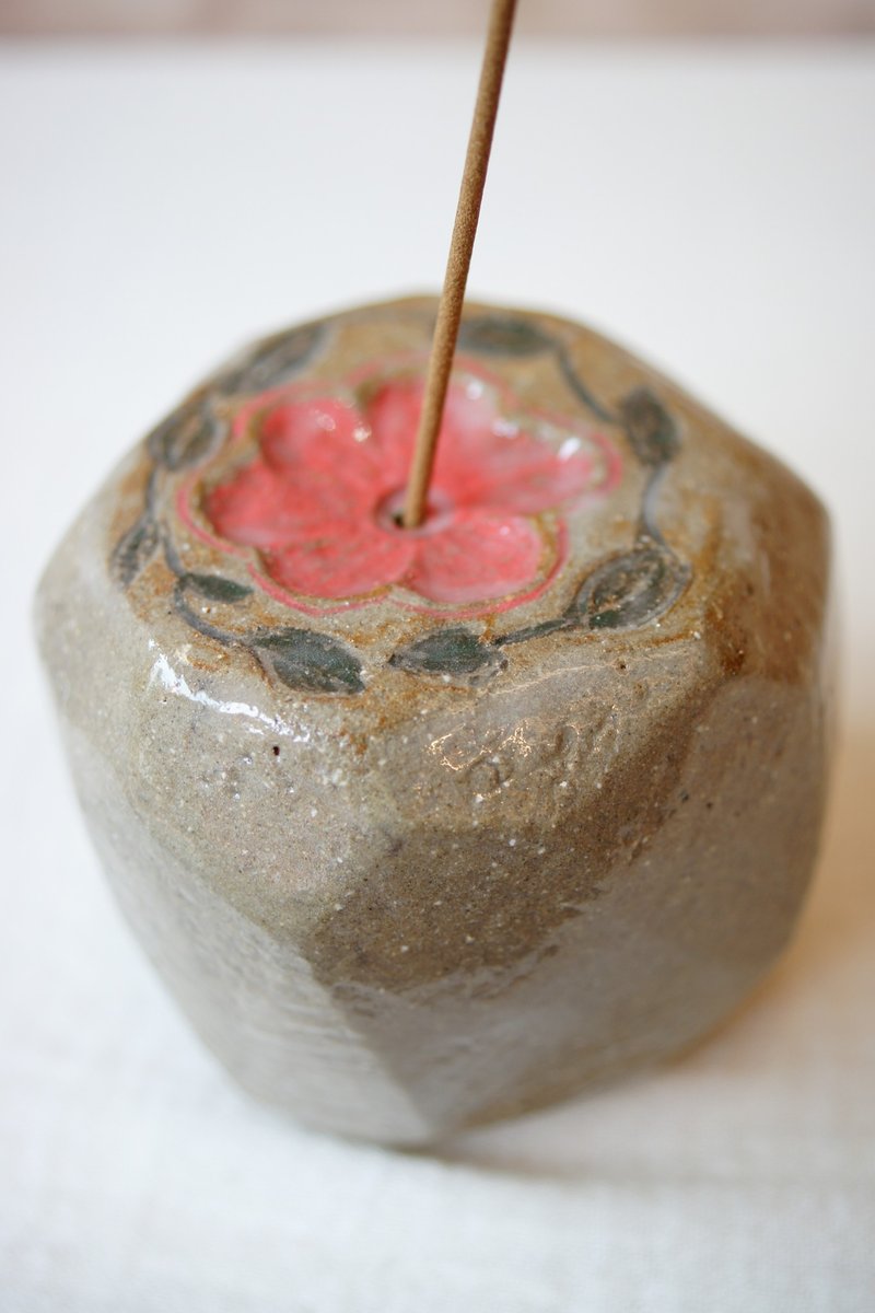 手捏陶 花器  H7cm 香插 筆筒 線香座  燭台 紙鎮 - 擺飾/家飾品 - 陶 白色