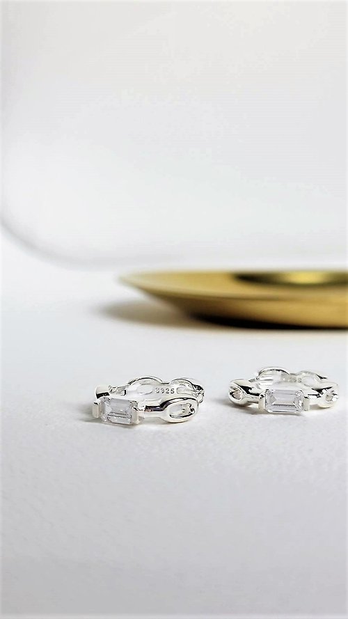 A.pearl 水晶純銀輕珠寶 環鑽 純銀方鋯石耳扣 / 優雅大方 / 純銀耳環