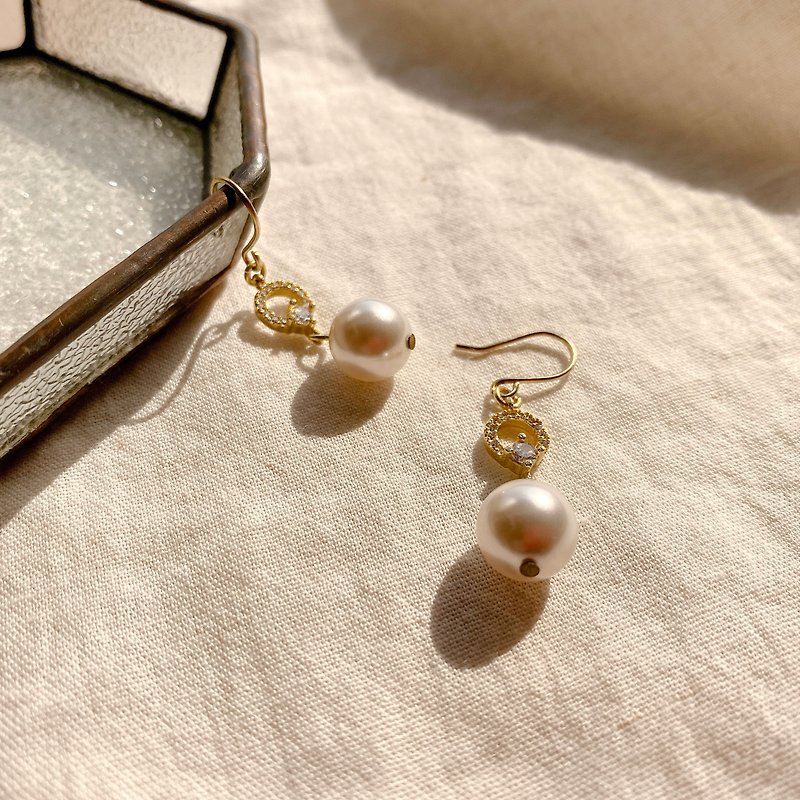 Snow white-Brass earrings