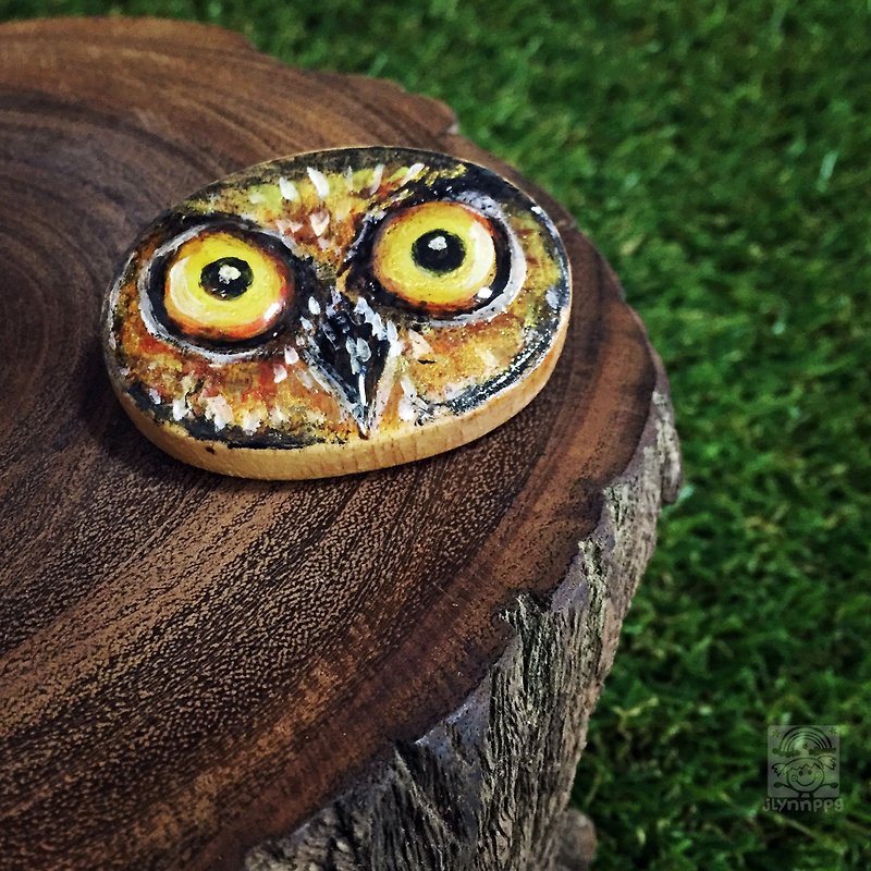 Hand painted owl wooden badge - Brooches - Wood Brown