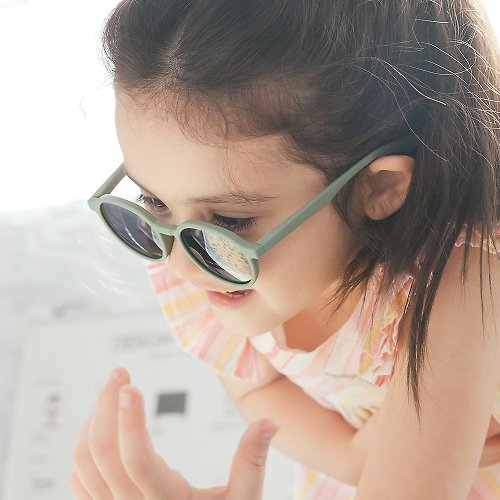 ALEGANT 時尚墨鏡│濾藍光眼鏡 樂遊霧感圓框輕量矽膠彈性兒童太陽眼鏡│UV400小孩墨鏡-4色任選