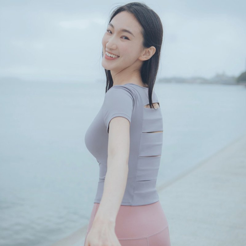 【MACACA】巴黎早安包覆罩衫 - AIA2802 霧紫 - 女運動上衣/背心 - 棉．麻 紫色