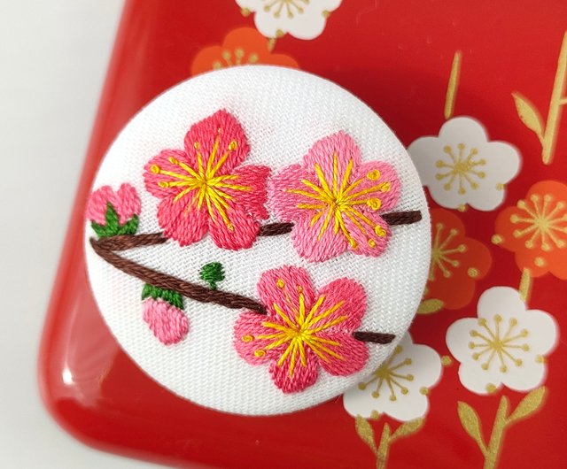 う*ん様 花のブローチ 山茶花（さざんか）のビーズブローチ 〜姫椿〜Camellia sasanqua