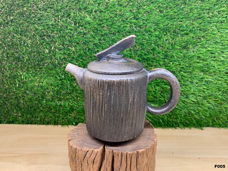 樹皮雕紋造型壺 l 柴燒 - 茶具/茶杯 - 陶 黑色