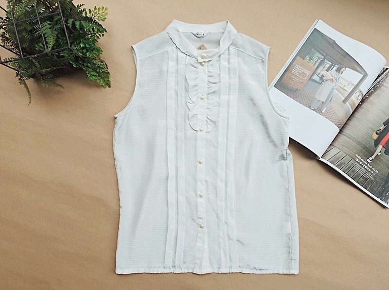 Vintage Shirt / Sleeveless White Shirt no.7 - เสื้อเชิ้ตผู้หญิง - วัสดุอื่นๆ ขาว