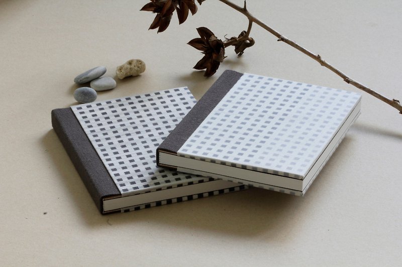 Small box pattern notebook (deep / light each one) - สมุดบันทึก/สมุดปฏิทิน - กระดาษ สีดำ
