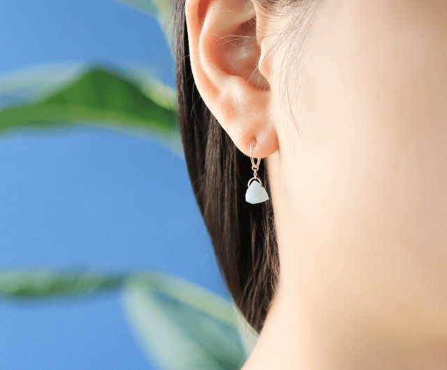 一粒ミルキーアクアマリン(トリリアントカット) K10イヤリング~ESPOIR~ - ショップ RASPIA Jewelry ピアス・イヤリング -  Pinkoi