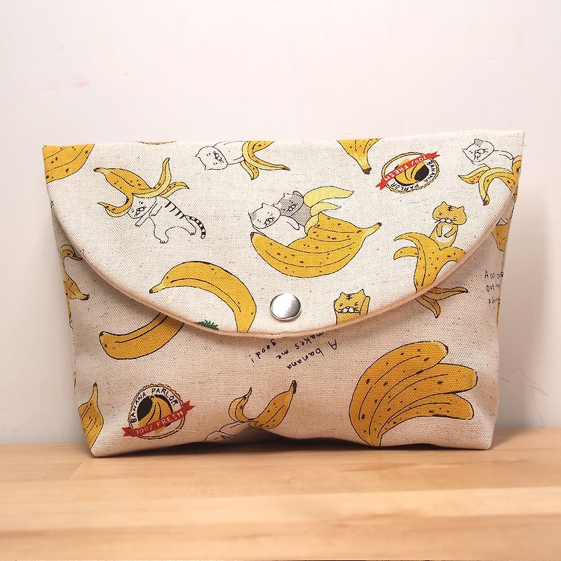 [Beige cat banana] cosmetic bag sundries bag storage banana cat - Toiletry Bags & Pouches - Cotton & Hemp Gold