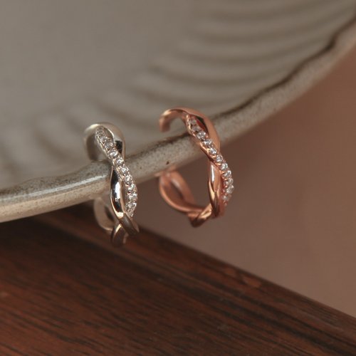 Isha Jewelry 純銀輕珠寶 精鑲纏繞純銀耳骨夾 | 質感輕珠寶。纏繞。抗過敏