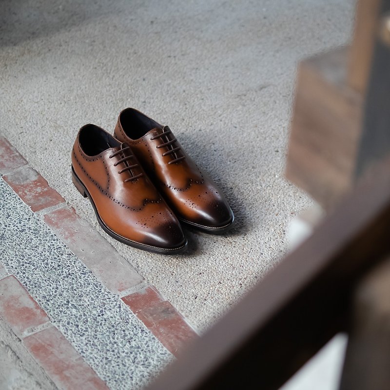 [Refurbished] [Zero Size Clearance] One-piece Carved Oxford Leather Shoes_Two-tone Brown 37-44 - รองเท้าหนังผู้ชาย - หนังแท้ สีนำ้ตาล