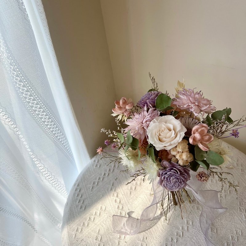 Lightly sweet small wedding bouquet - ช่อดอกไม้แห้ง - พืช/ดอกไม้ สีม่วง