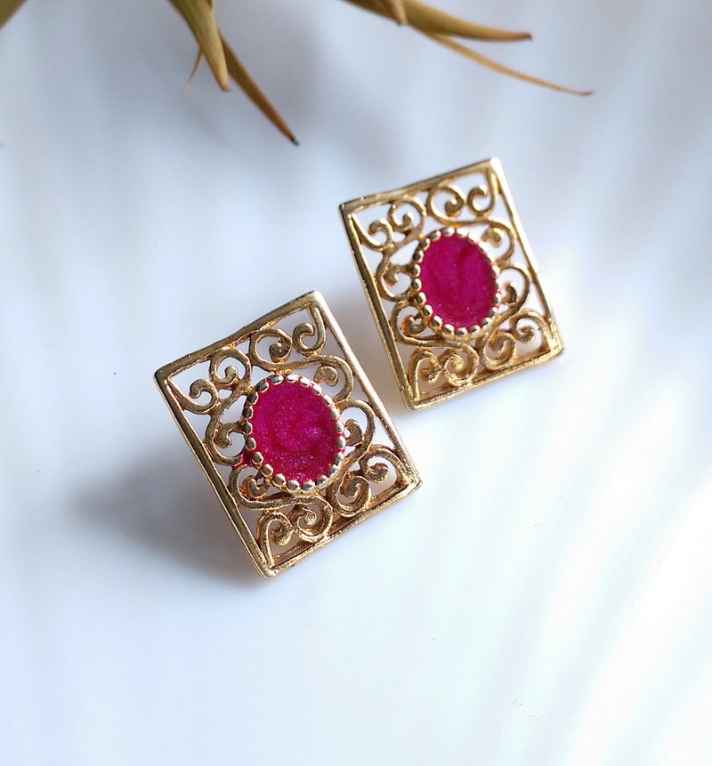 Vintage Jewelry 西洋古董飾品 金屬鍍金 簍空窗花 針式耳環 - 耳環/耳夾/耳骨夾 - 其他金屬 金色