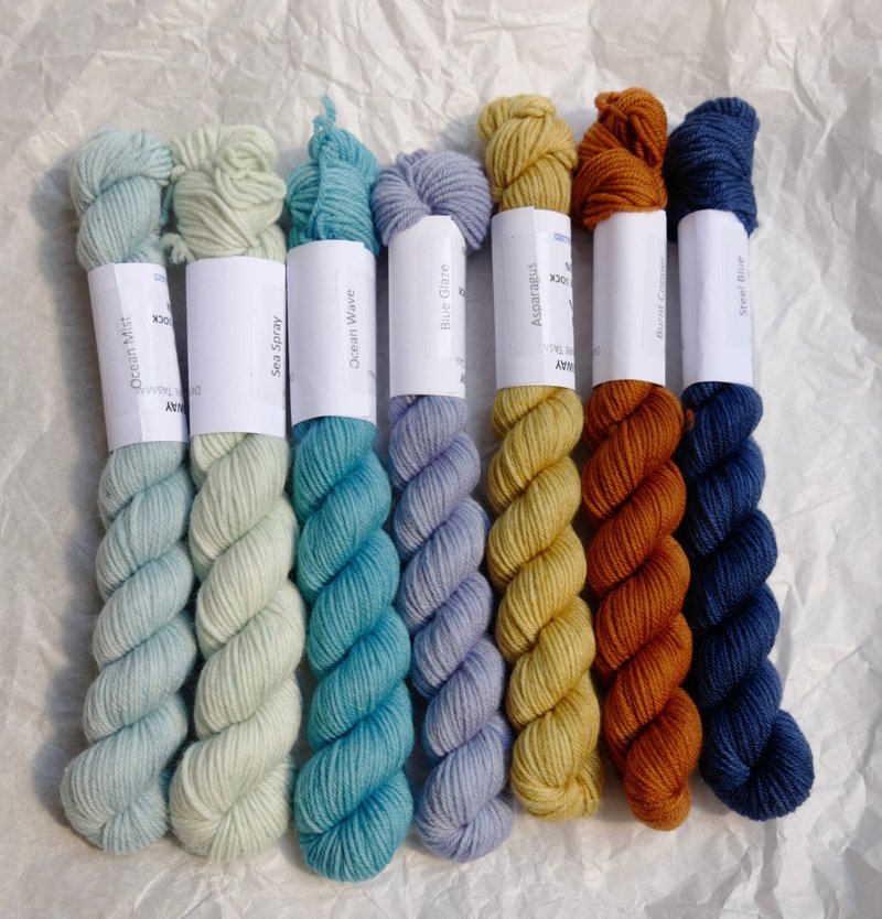 Whisper of Oz- Tasmania Australia Merino- mini Skeins - เย็บปัก/ถักทอ/ใยขนแกะ - ขนแกะ สีน้ำเงิน