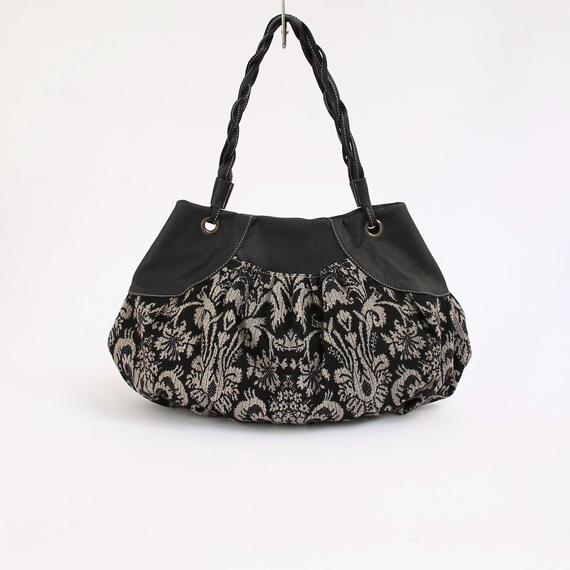 Ground pattern arabesque pattern gather tote - Handbags & Totes - Genuine Leather Black