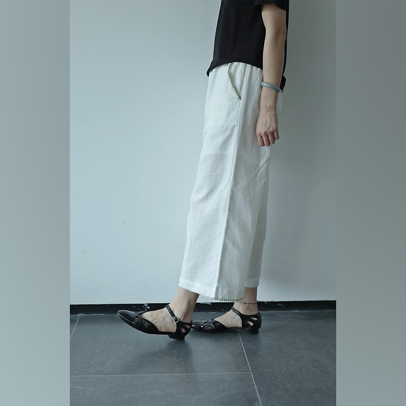 White linen embroidery elastic waist straight nine-cent casual pants simple - กางเกงขายาว - ผ้าฝ้าย/ผ้าลินิน ขาว