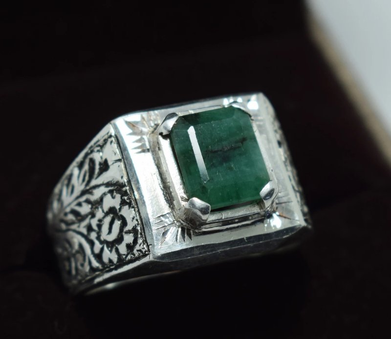 Emerald Ring Real Gemstone Rings Handcrafted Ring Natural Esmeralda Stone Zodiac - แหวนทั่วไป - เครื่องเพชรพลอย สีเขียว