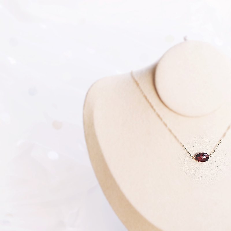 Red wine garnet charm color mysterious multi-faceted shine 14K necklace feminine elegance - สร้อยคอ - เครื่องเพชรพลอย สีแดง