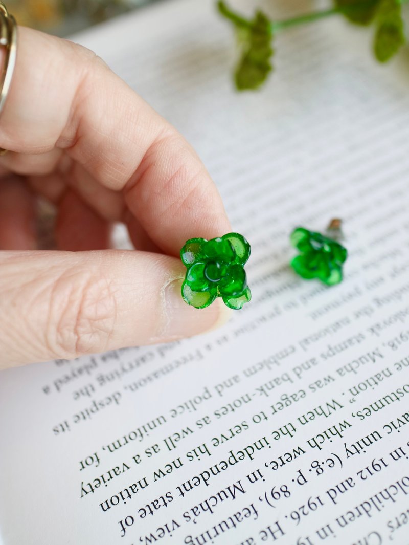 ジャパンビンテージガラスのバラ - ピアス・イヤリング - ガラス グリーン