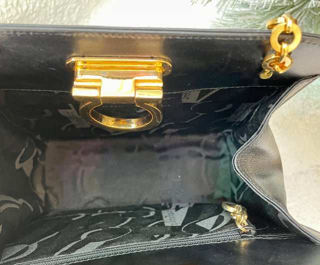 サルヴァトーレ フェラガモ ブラック ゴールド ホースシュー バックル