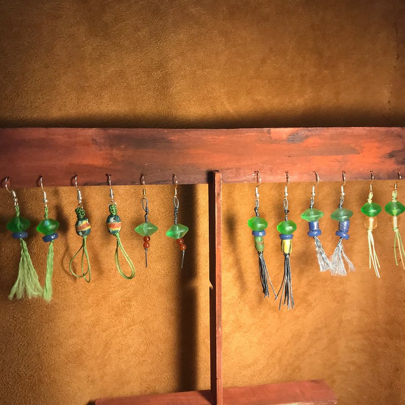 [SISIRE|South Africa glass old bead earrings] Elf の green earrings - ต่างหู - กระจกลาย สีเขียว
