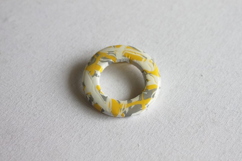 marble brooch - Brooches - Wood Yellow