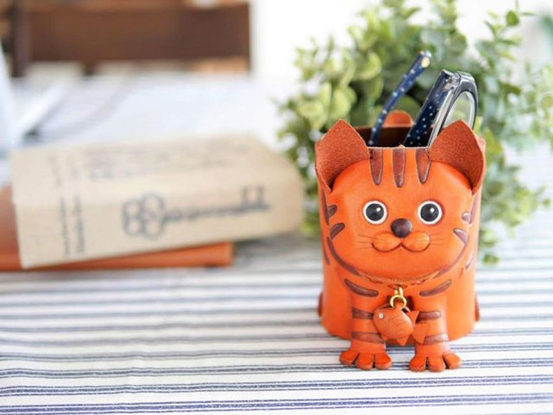 とらねこ　本革メガネ小物スタンド　手作り革雑貨　インテリア　VANCA - 居家收納/收納盒/儲物盒 - 真皮 咖啡色