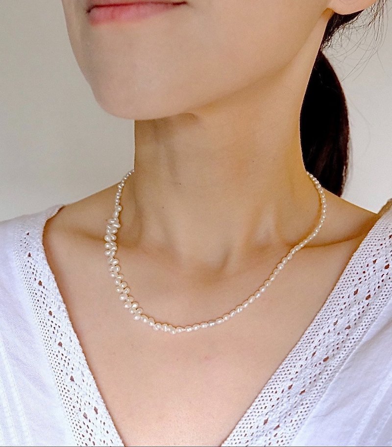 freshwater pearl & chain necklace - สร้อยคอ - ไข่มุก ขาว