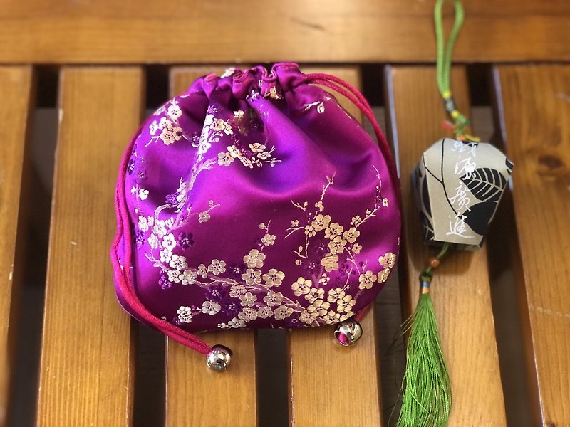 Taiwan-made brocade medium-sized bundle pocket bag bag gift bag magic bag bead bag - Storage - Silk Multicolor