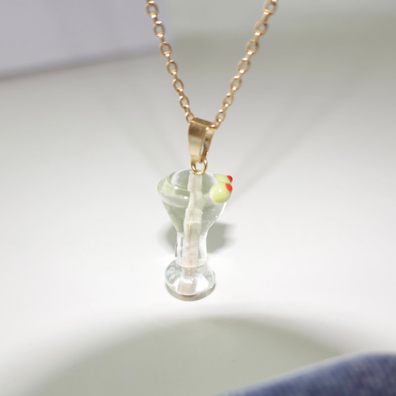 Dirty Martini Pendant Necklace Handmade Murano Glass Bead Cocktail Pendant Necklace - 項鍊 - 玻璃 綠色