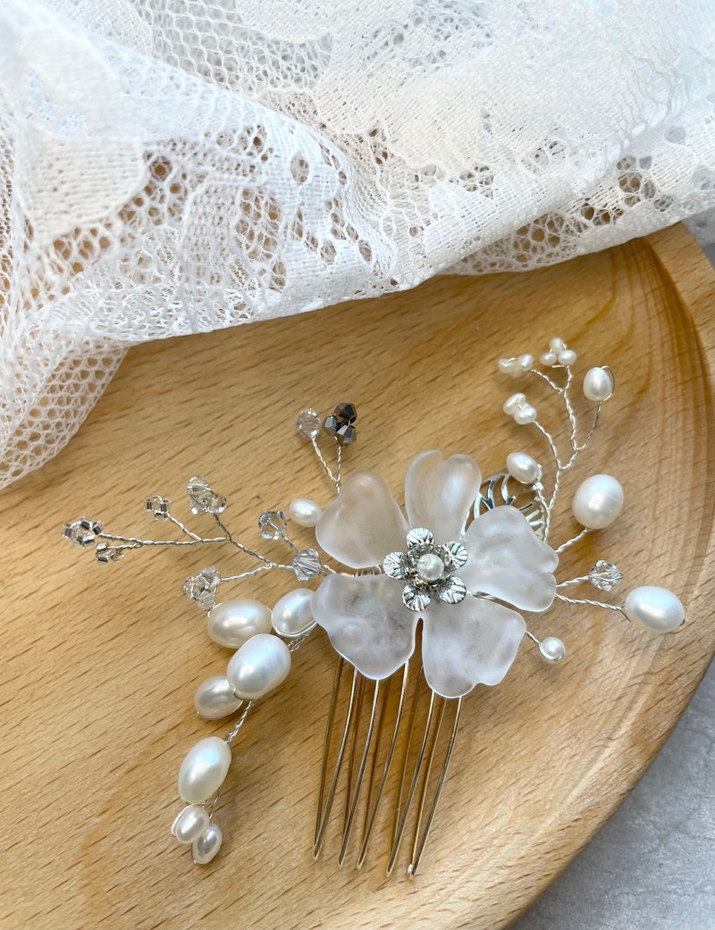 Transparent mountain lotus leaf pearl hair comb - เครื่องประดับผม - ไข่มุก สีใส