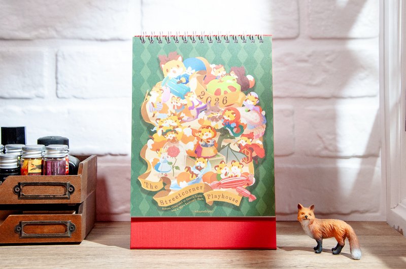 2026│キツネ劇場 三角卓上カレンダー - カレンダー - 紙 グリーン