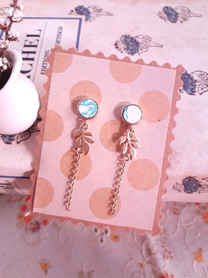 Blue and white synthetic stone olive chain hanging earrings D131 unique temperament asymmetry - ต่างหู - วัสดุอื่นๆ 