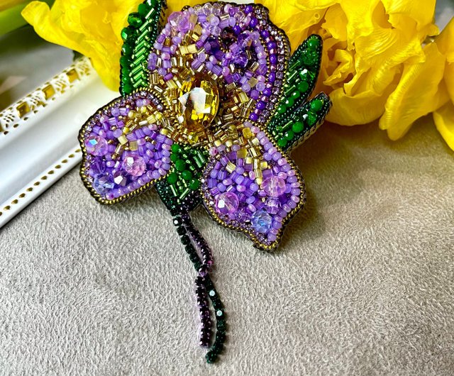 アイリス ビーズブローチ 手作り刺繍アクセサリー ピンフラワー 花