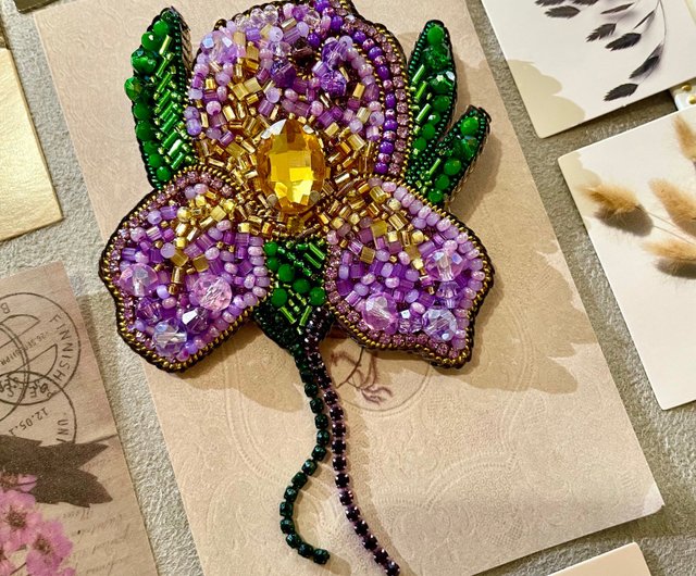 アイリス ビーズブローチ 手作り刺繍アクセサリー ピンフラワー 花