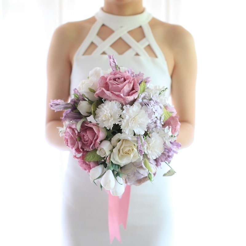 MB307 : ช่อดอกไม้เจ้าสาว สำหรับถือในงานแต่งงาน ในโทนสีม่วงลาเวนเดอร์ - งานไม้/ไม้ไผ่/ตัดกระดาษ - กระดาษ สีม่วง