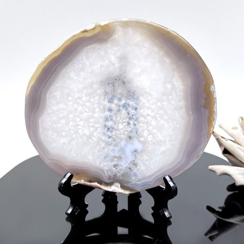 A:Triangle 偶白。擺件 療癒 禮物 淨化 能量 有天然礦坑 l 瑪瑙片 爆晶片 l