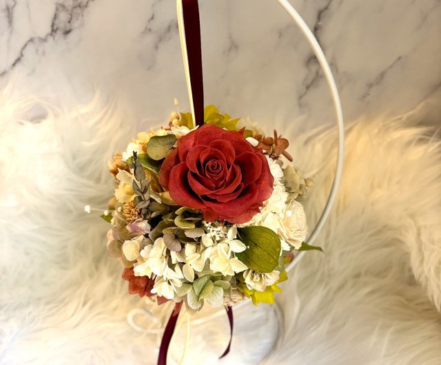 White hydrangea 〜プリザーブドフラワー フラワーボール 縫い込み