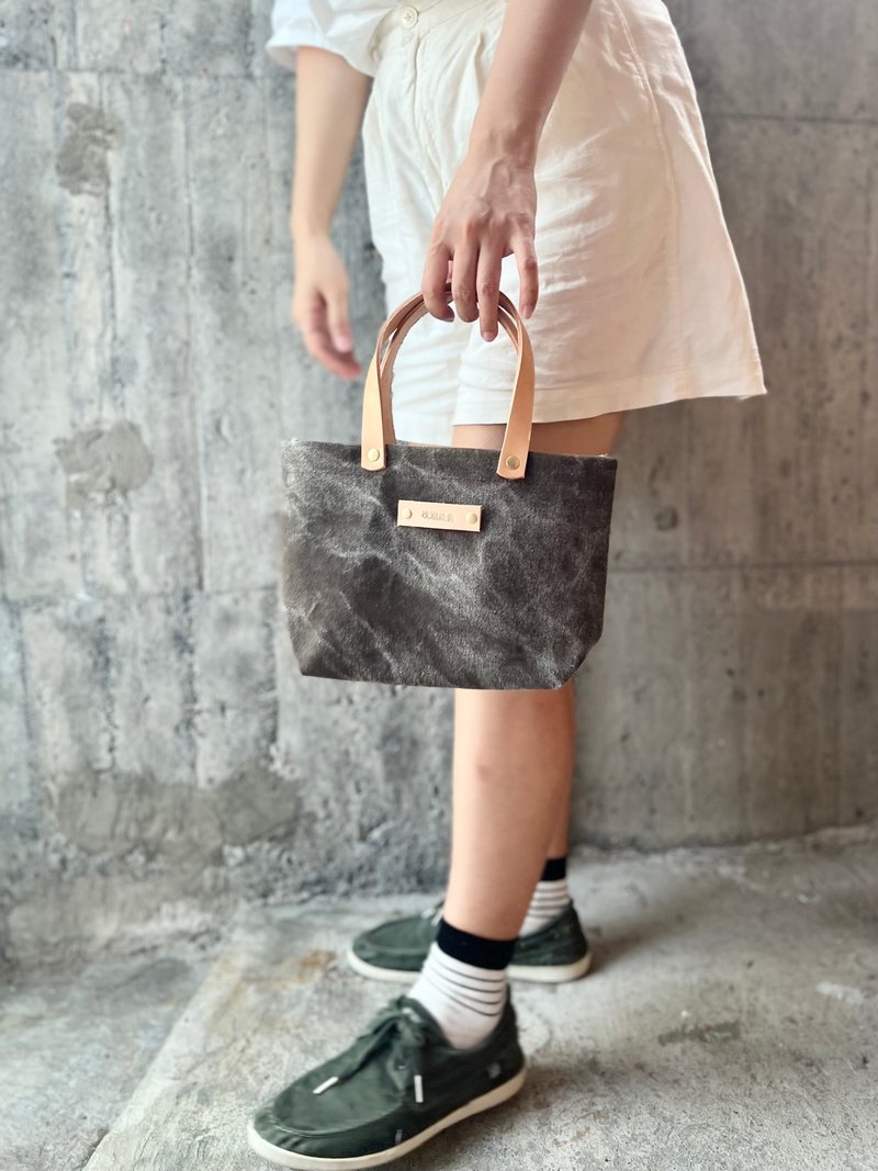 Leather fan small bag--coffee ash can be used as a meal bag, a convenient pouch for going out [change tide bag] - กระเป๋าถือ - ผ้าฝ้าย/ผ้าลินิน สีนำ้ตาล