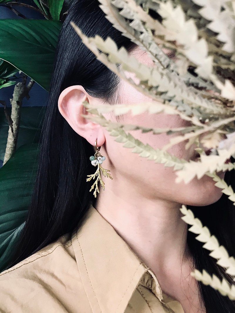 •春雨• 新葉珍珠黃銅耳環 - 耳環/耳夾 - 銅/黃銅 綠色