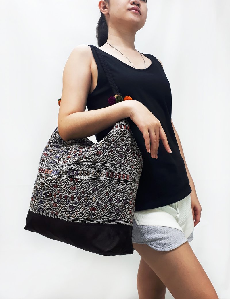 Woven Cotton Bag Tote bag Women bag Shoulder bag Shopping bag Pom Pom Strap - 其他 - 其他材質 多色